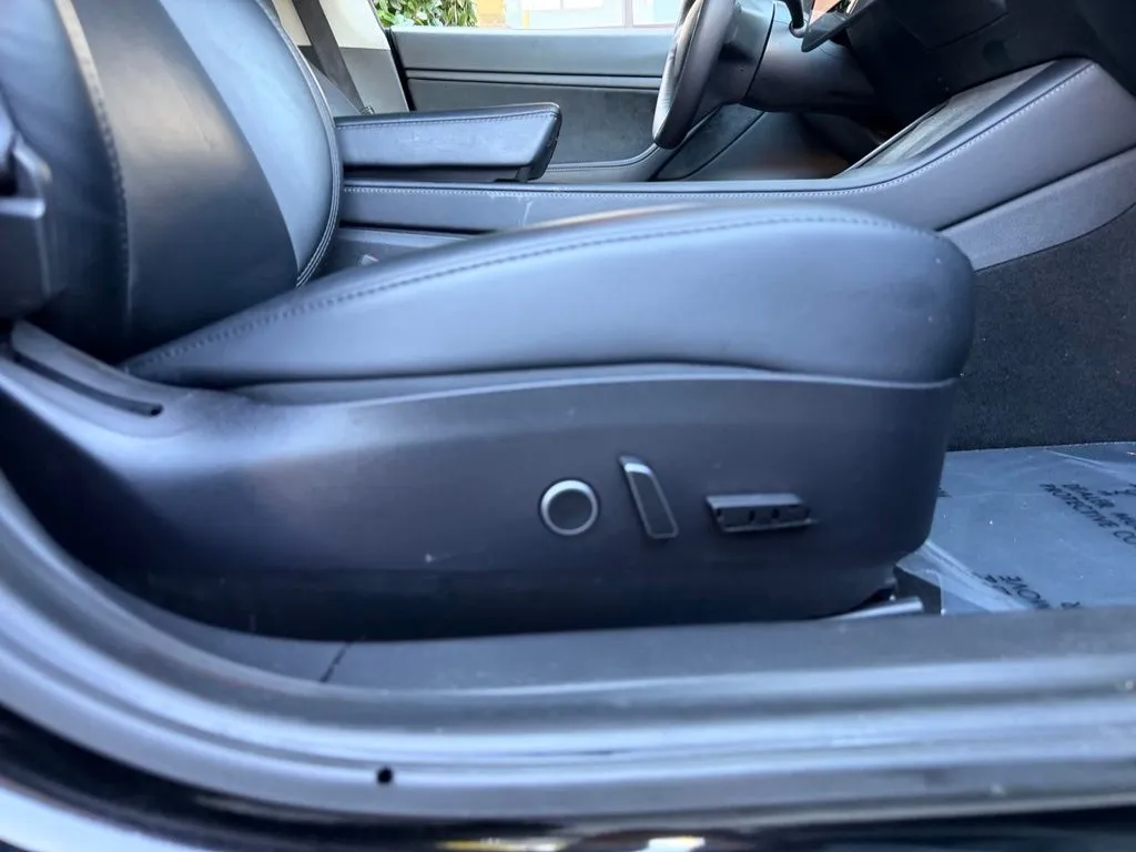 Tesla Model Y photo 34