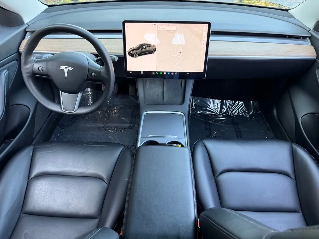 Tesla Model Y photo 39