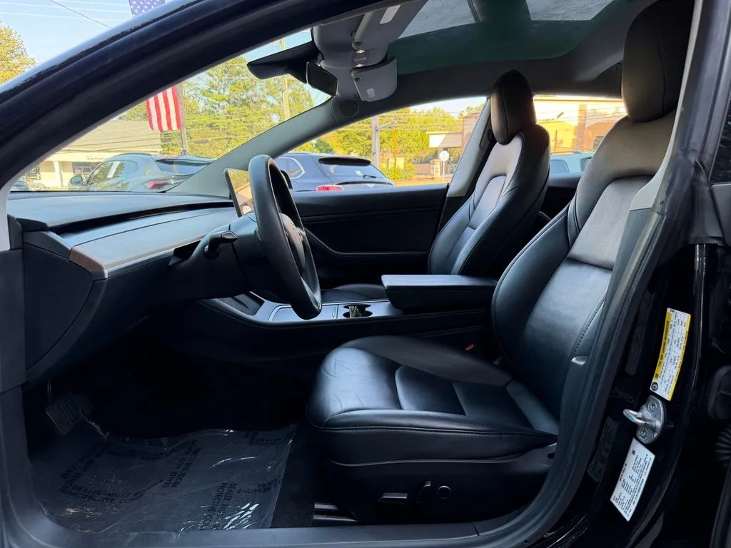 Tesla Model Y photo 24
