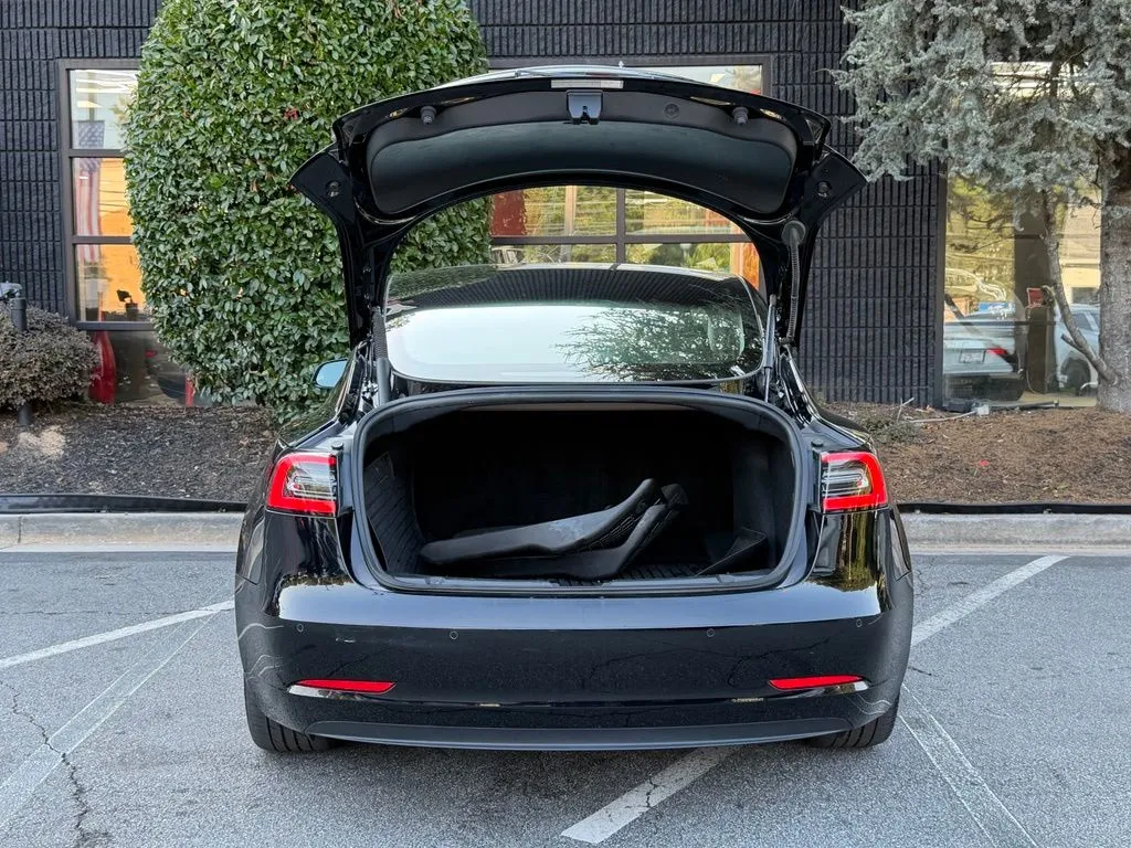 Tesla Model Y photo 16