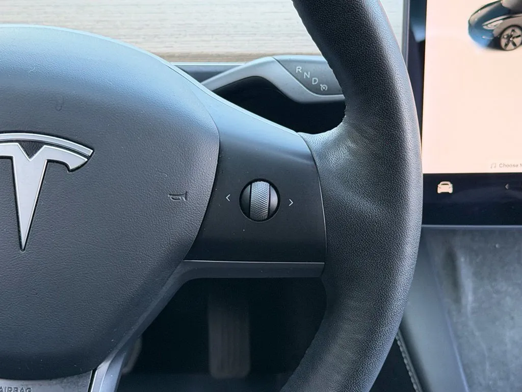Tesla Model Y photo 44