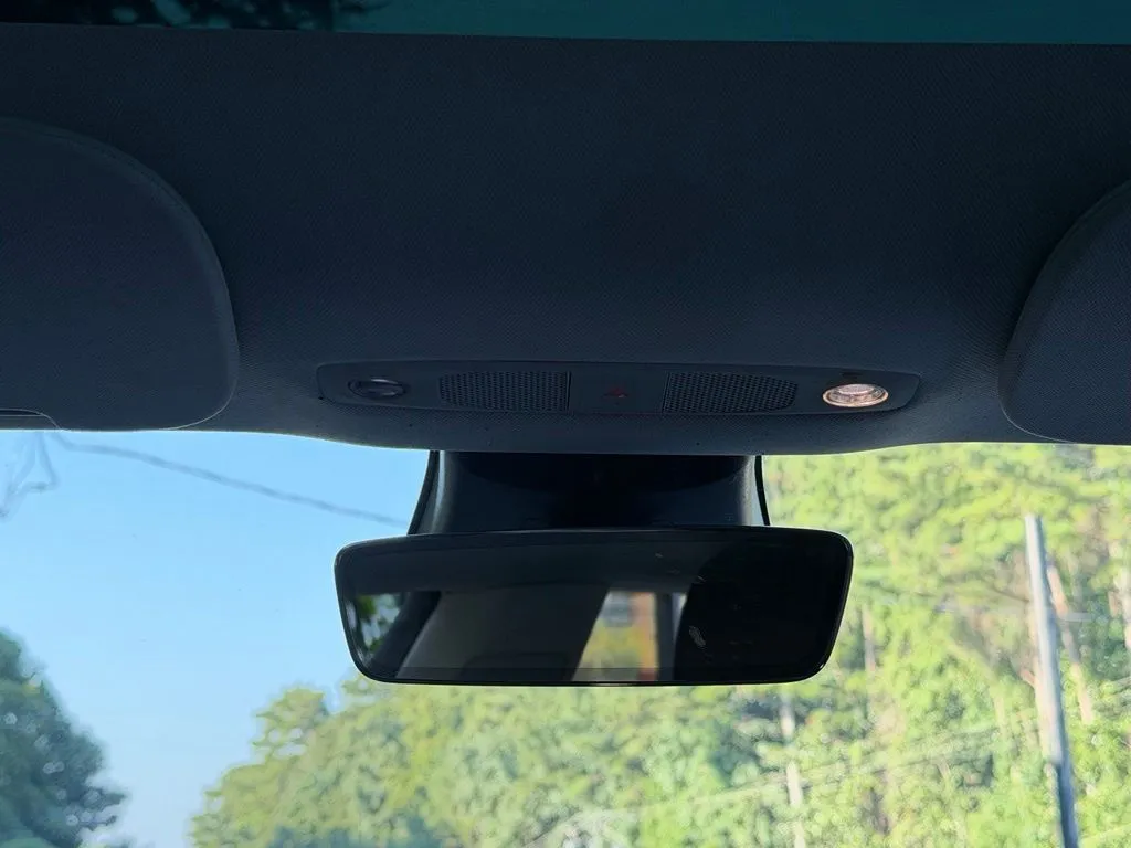 Tesla Model Y photo 47