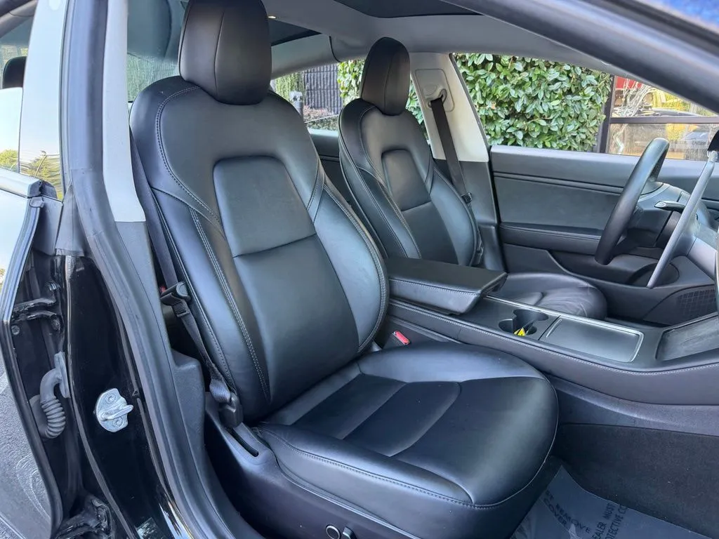 Tesla Model Y photo 33