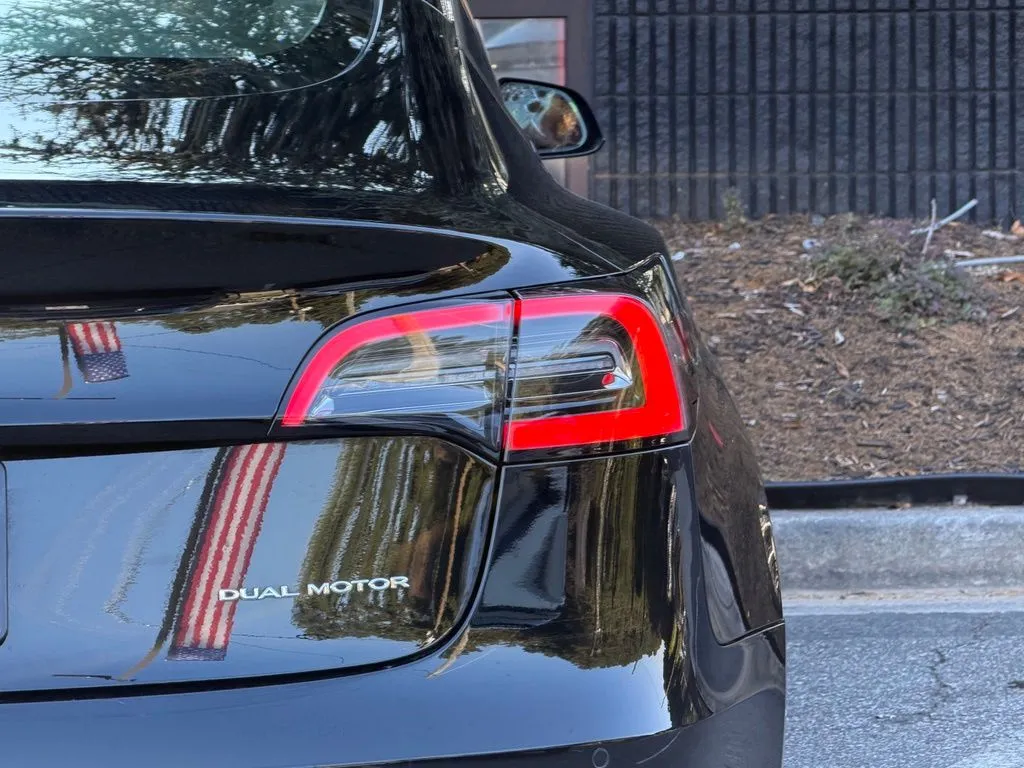 Tesla Model Y photo 15