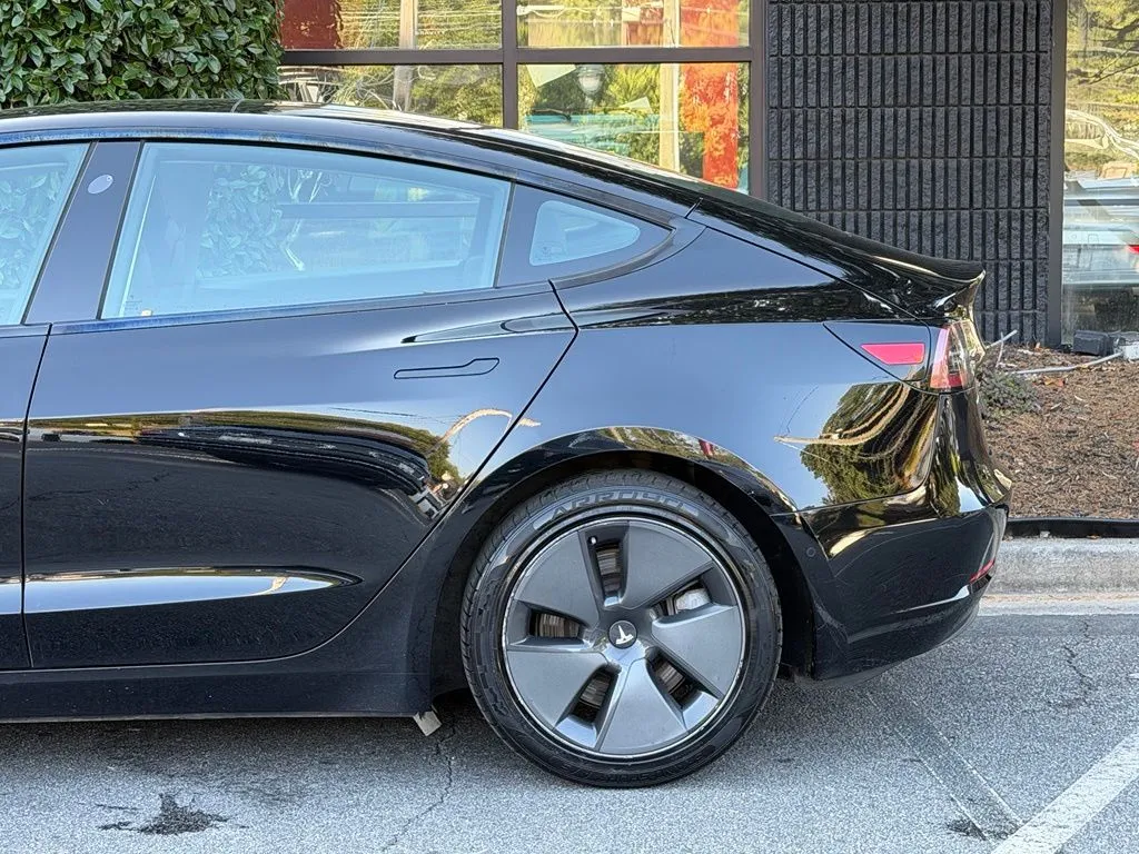 Tesla Model Y photo 10