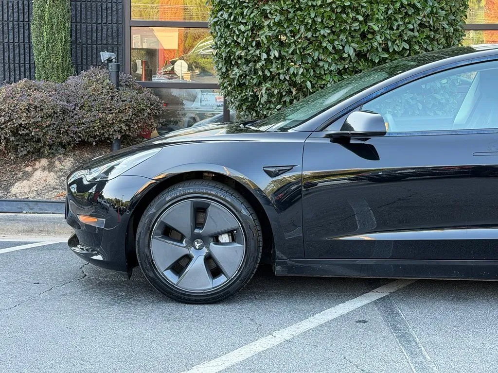 Tesla Model Y photo 9