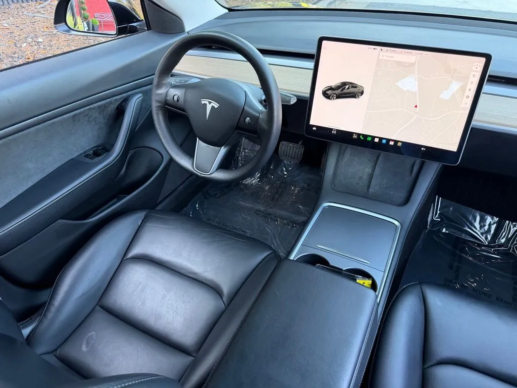 Tesla Model Y photo 40