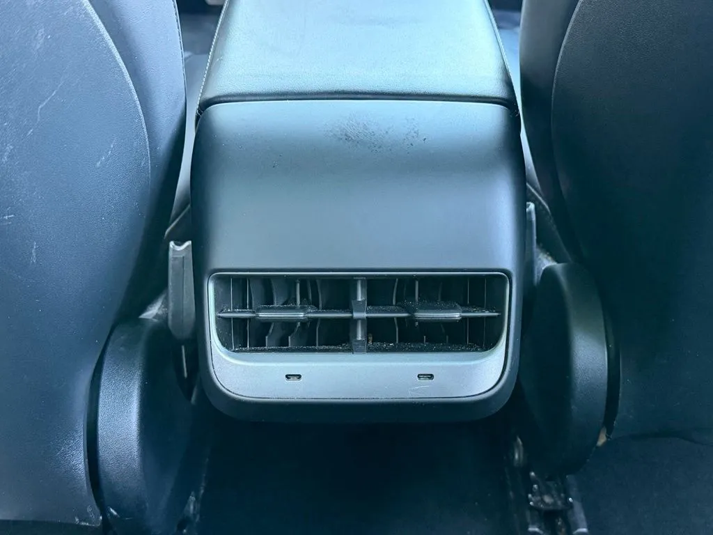 Tesla Model Y photo 48