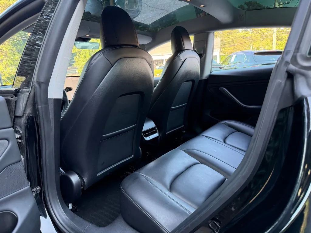 Tesla Model Y photo 29