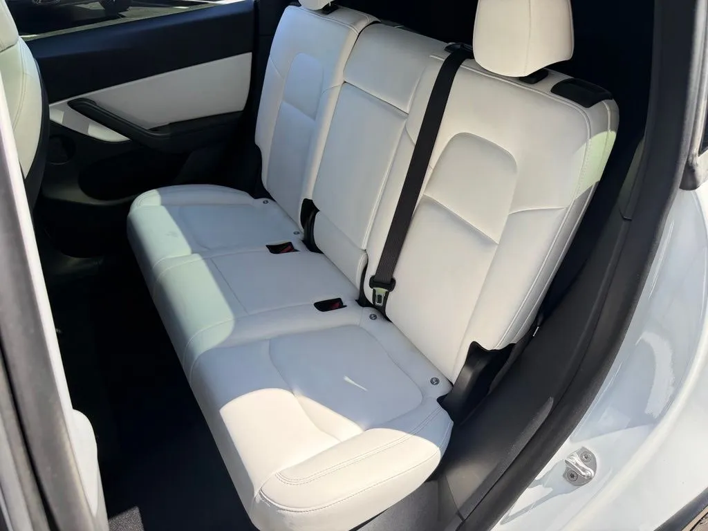 Tesla Model Y photo 31