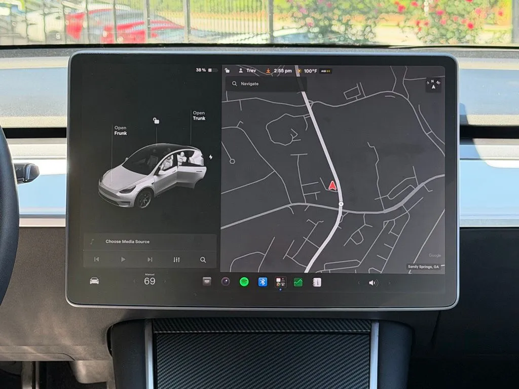 Tesla Model Y photo 46