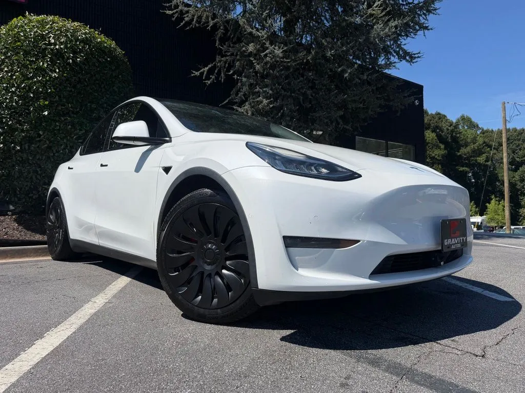 Tesla Model Y photo 8