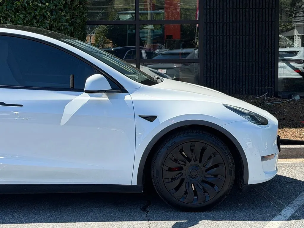 Tesla Model Y photo 23