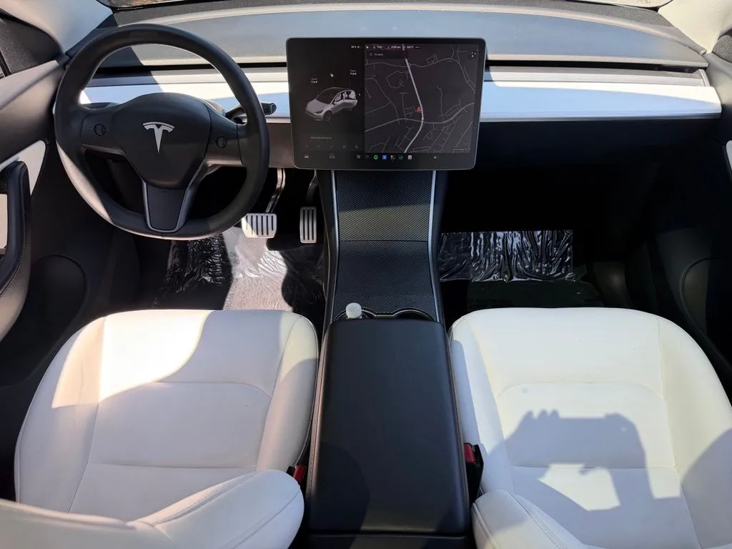 Tesla Model Y photo 40