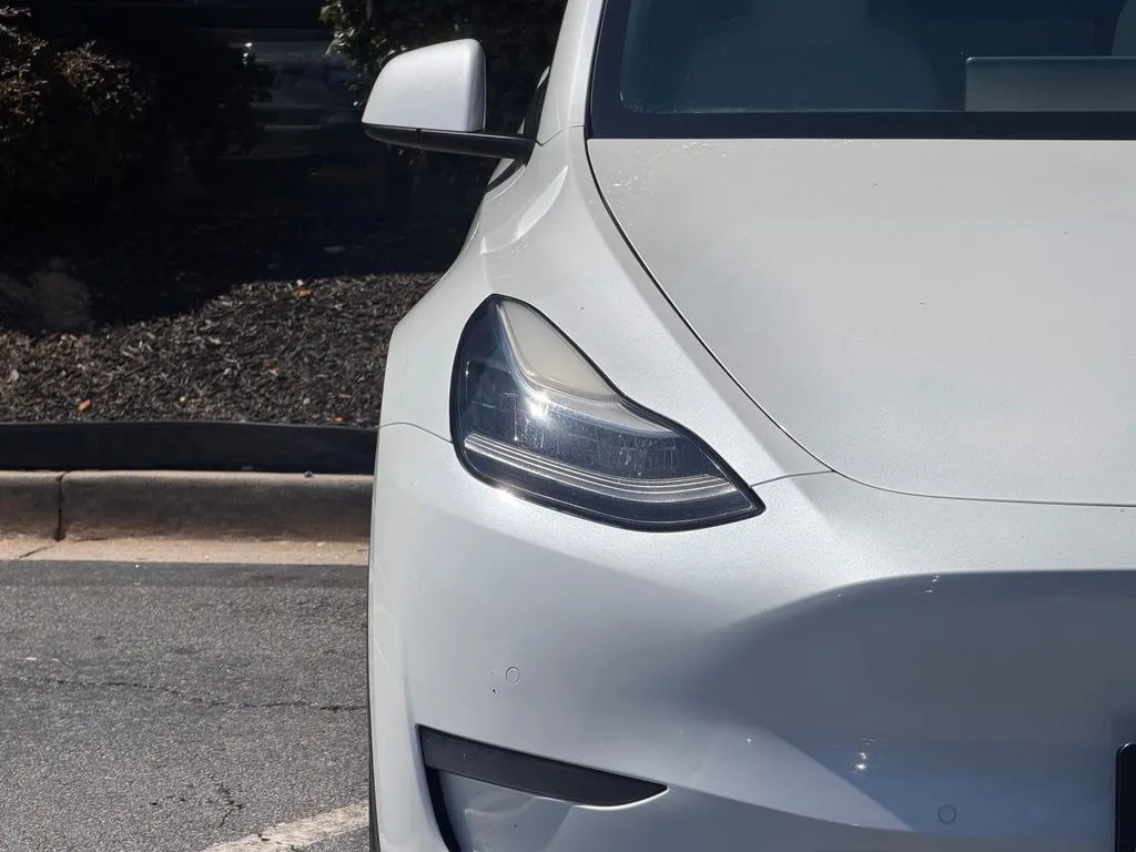 Tesla Model Y photo 4