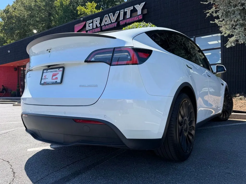 Tesla Model Y photo 13