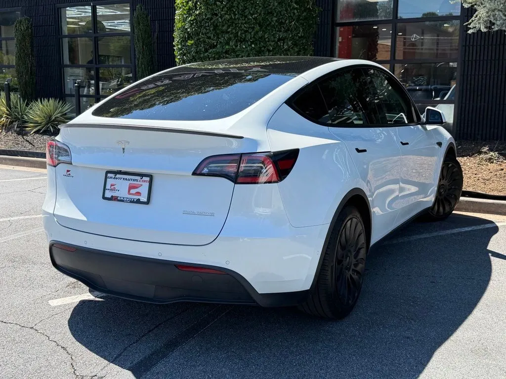 Tesla Model Y photo 12