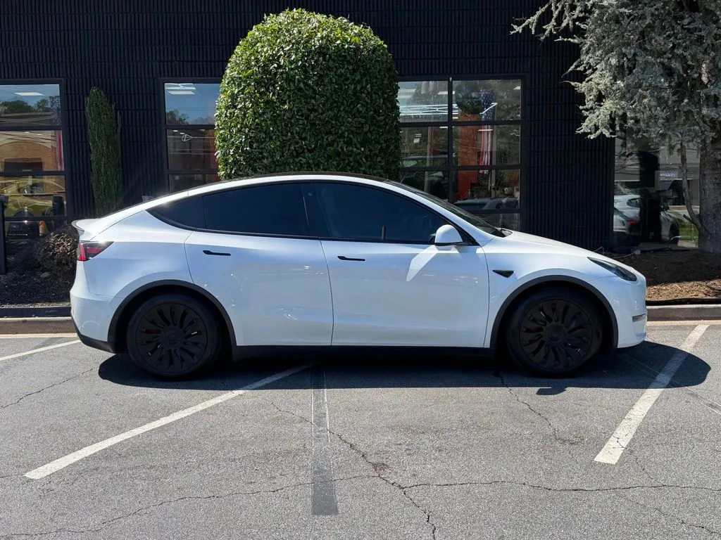 Tesla Model Y photo 21