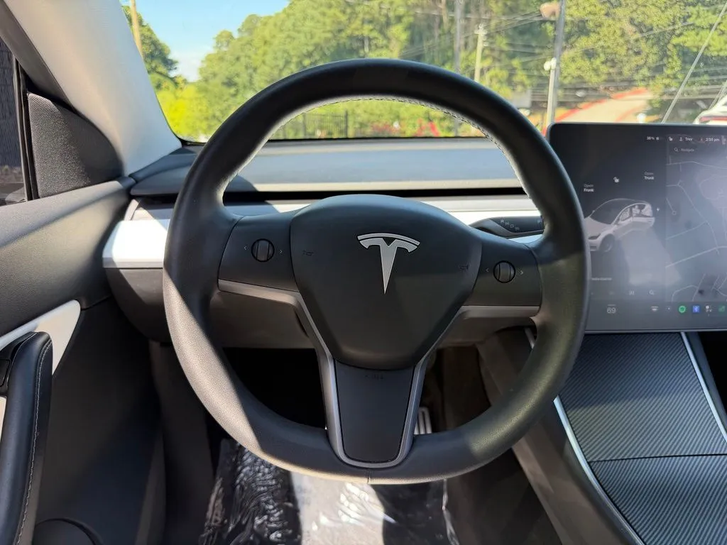 Tesla Model Y photo 43