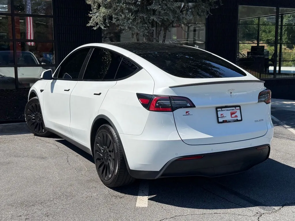 Tesla Model Y photo 19