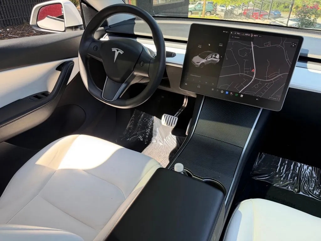 Tesla Model Y photo 41