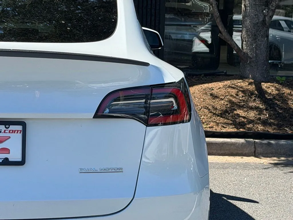 Tesla Model Y photo 16
