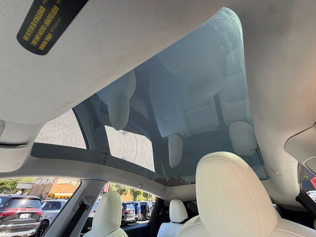 Tesla Model Y photo 51