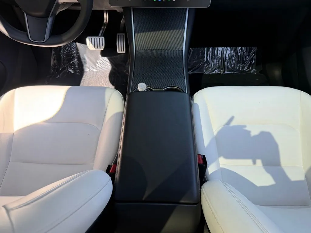 Tesla Model Y photo 47