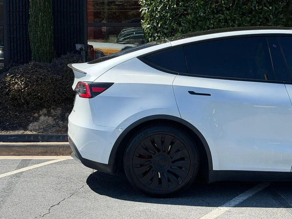 Tesla Model Y photo 22