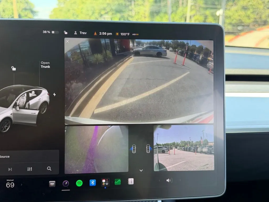 Tesla Model Y photo 50