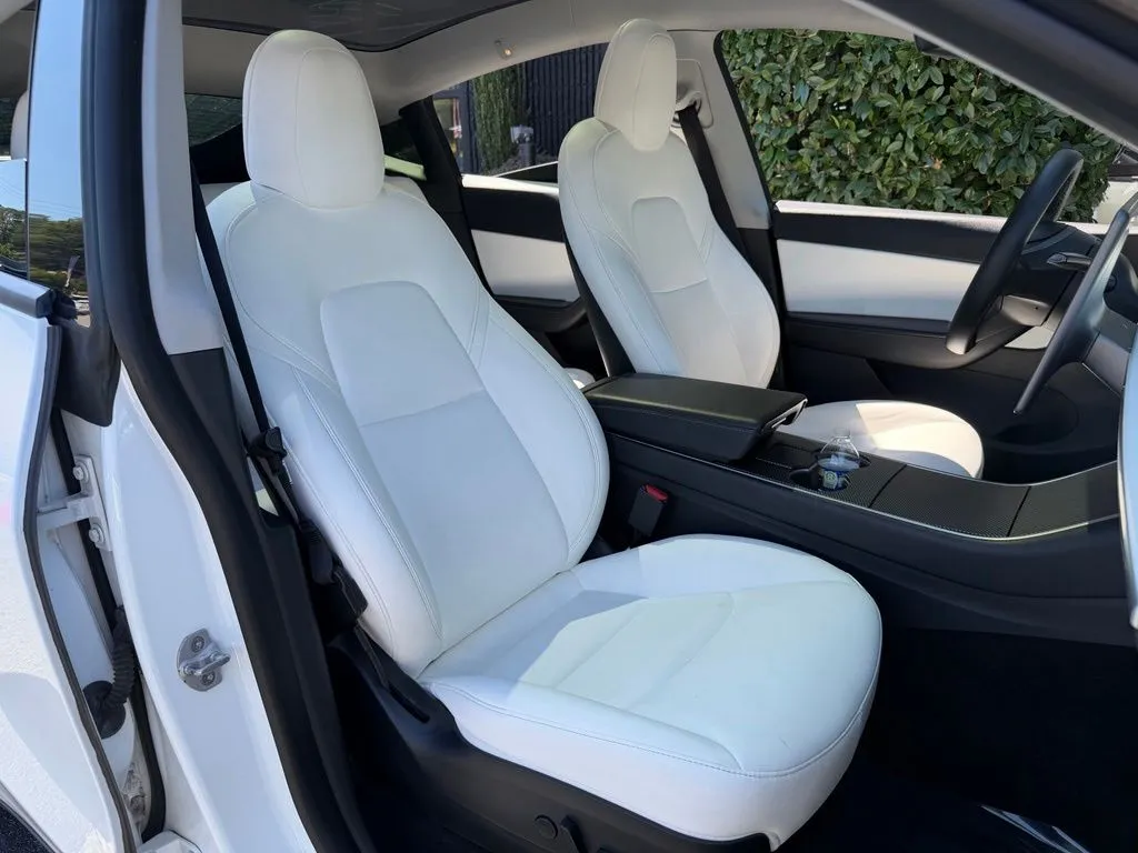 Tesla Model Y photo 34