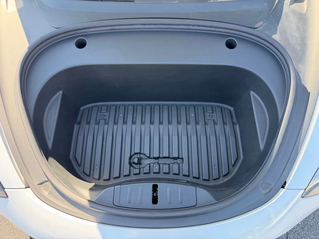 Tesla Model 3 photo 6