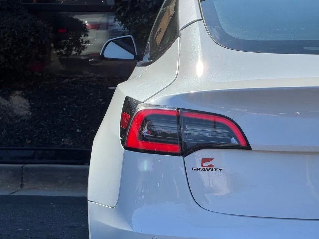 Tesla Model 3 photo 15