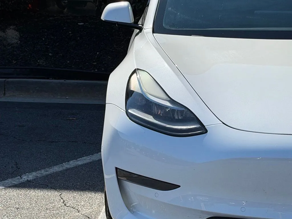 Tesla Model 3 photo 4