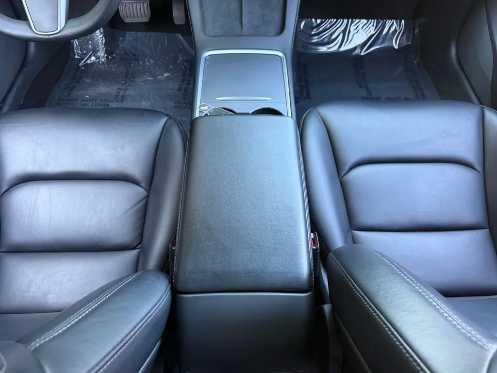Tesla Model 3 photo 46