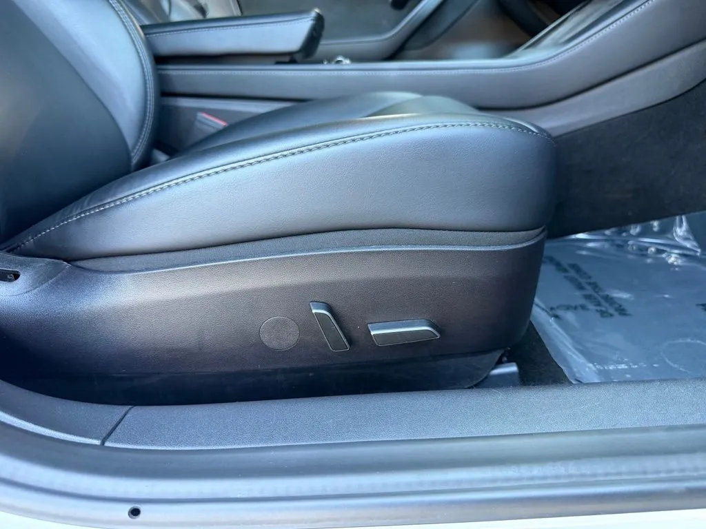 Tesla Model 3 photo 34