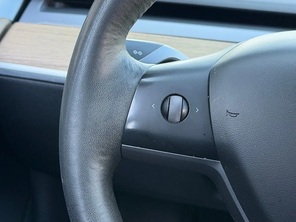 Tesla Model 3 photo 43