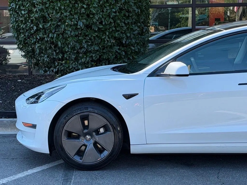 Tesla Model 3 photo 10