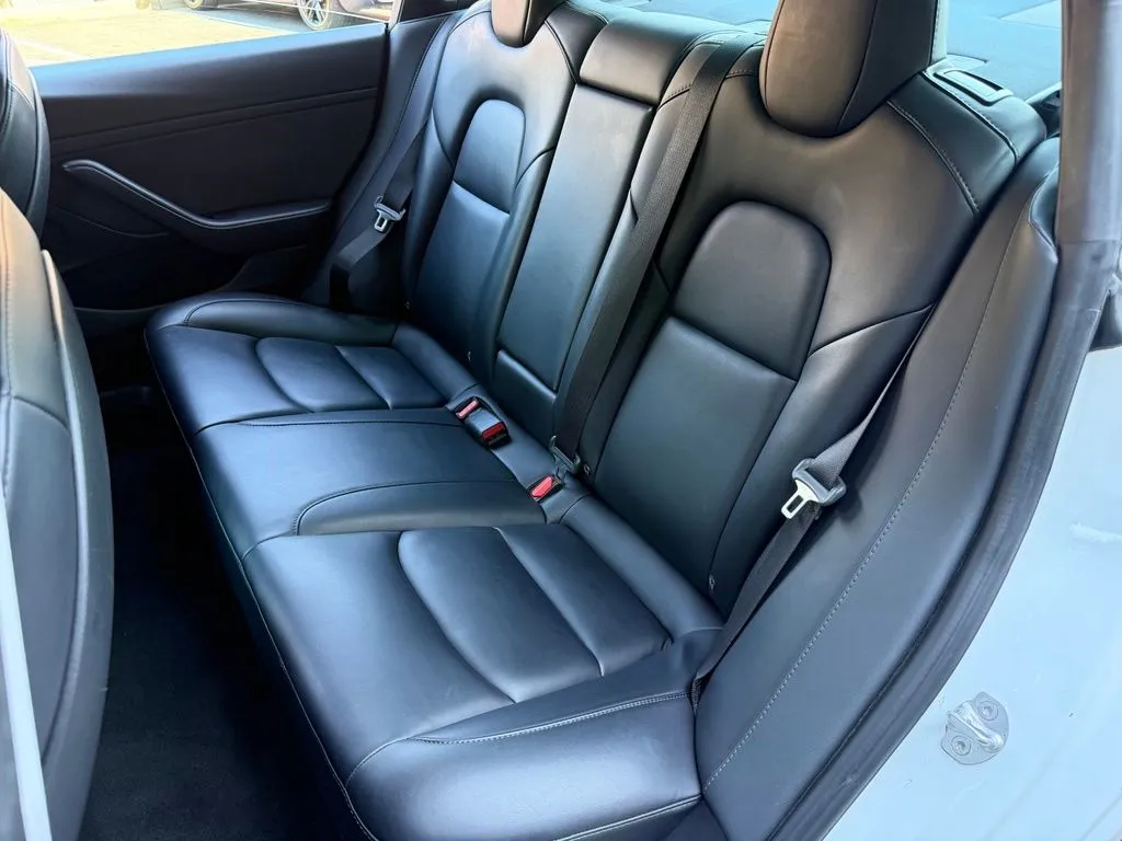 Tesla Model 3 photo 30