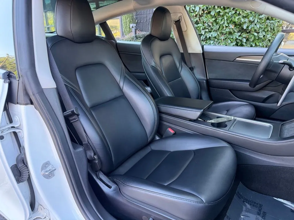 Tesla Model 3 photo 33