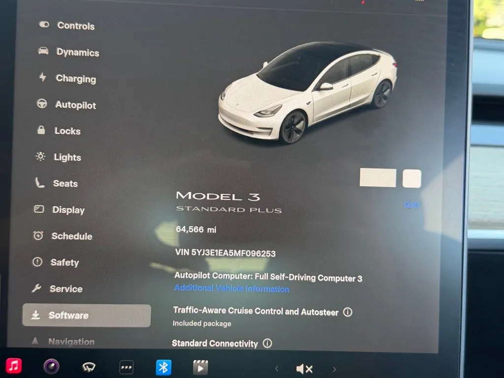Tesla Model 3 photo 51