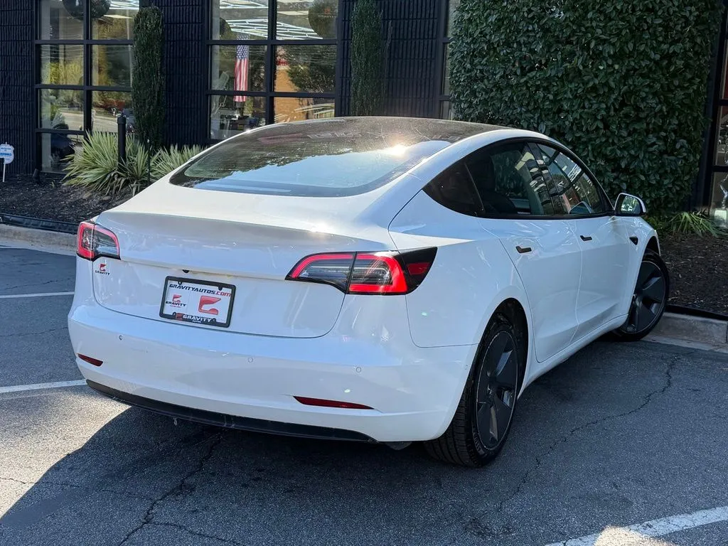 Tesla Model 3 photo 12