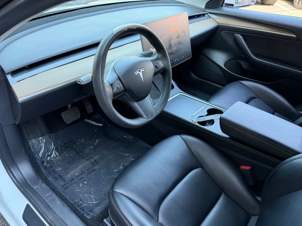 Tesla Model 3 photo 23