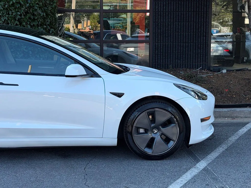 Tesla Model 3 photo 22