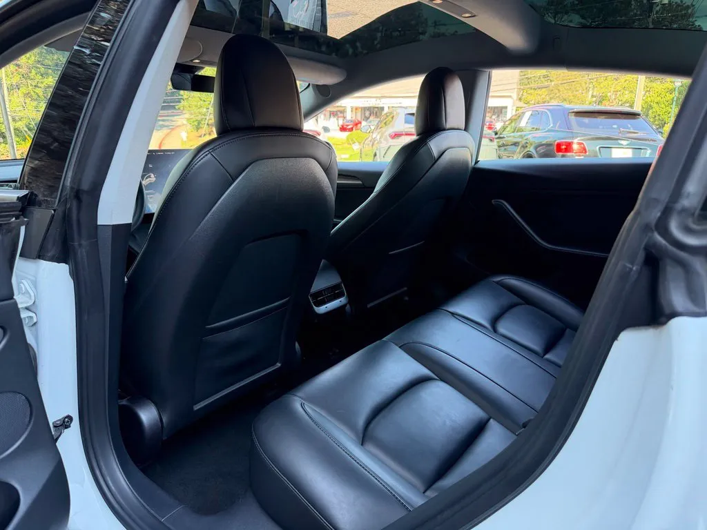 Tesla Model 3 photo 29