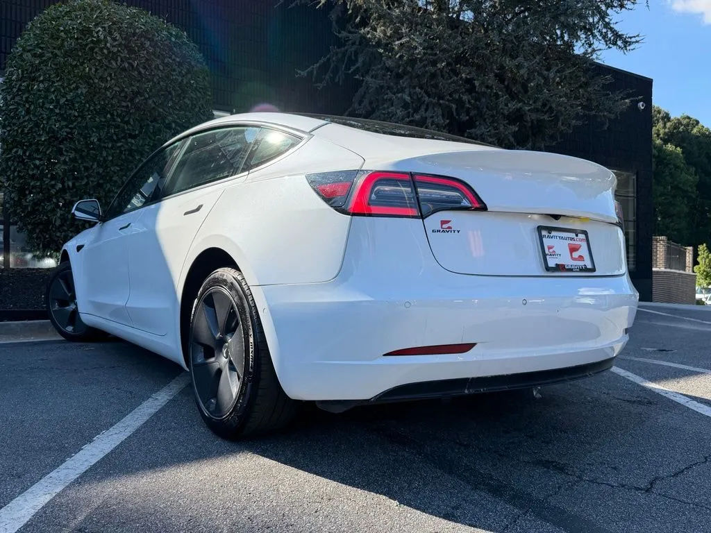 Tesla Model 3 photo 19