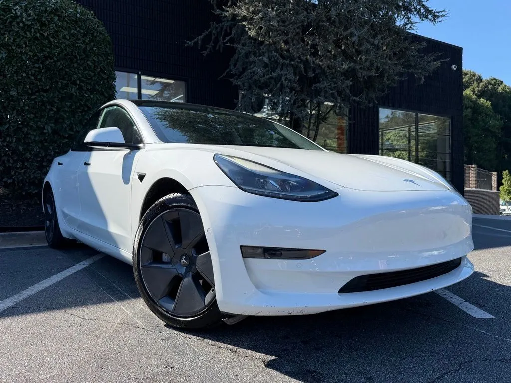Tesla Model 3 photo 8