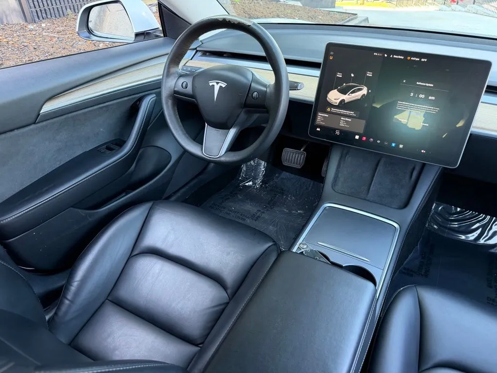 Tesla Model 3 photo 40