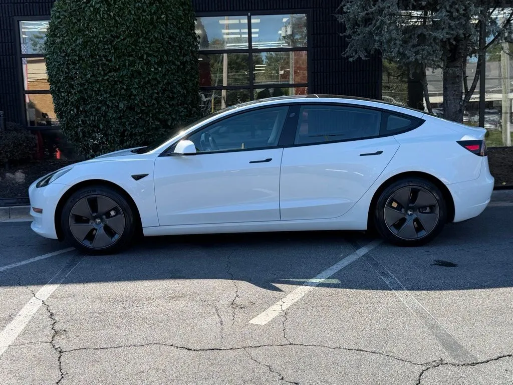 Tesla Model 3 photo 9
