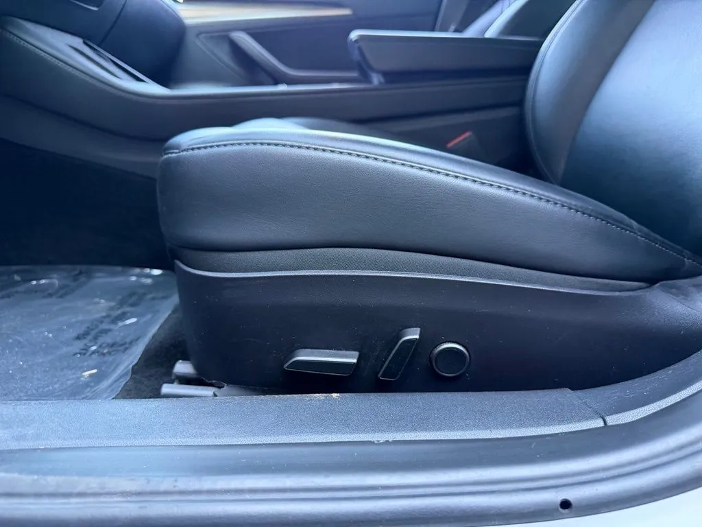 Tesla Model 3 photo 26